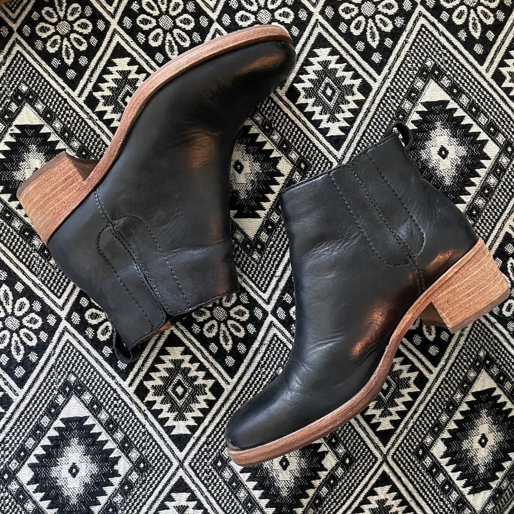 Kork-Ease Mindo Black Leather Chelsea Booties Size 7